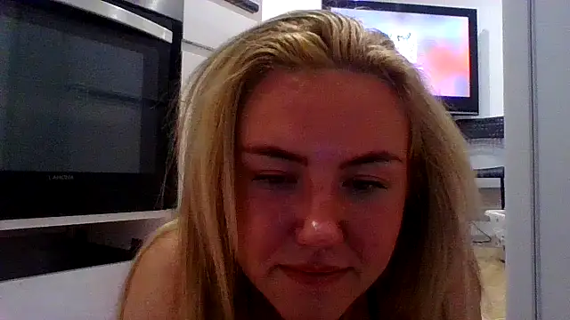 Snapshot of MaddyCherryX chatting on 2, 7, 2026 MaddyCherryX online show from 2, 7, 2026