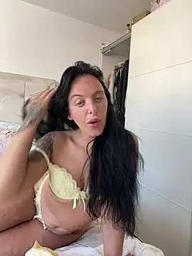 Snapshot of Lucy-White-69 chatting on 3, 7, 2026 Lucy-White-69 online show from 3, 7, 2026