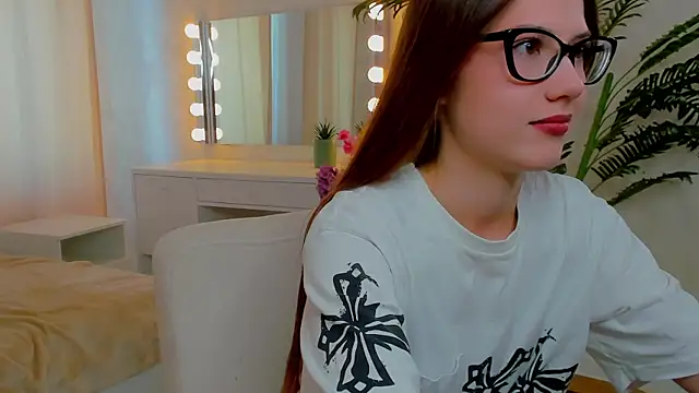 Snapshot of RobinFloros chatting on 6, 7, 2026 RobinFloros online show from 6, 7, 2026