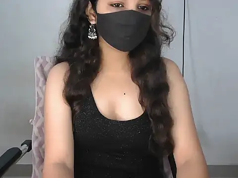 Snapshot of Naughty_Meena chatting on 20, 7, 2026 Naughty Meena online show from 20, 7, 2026