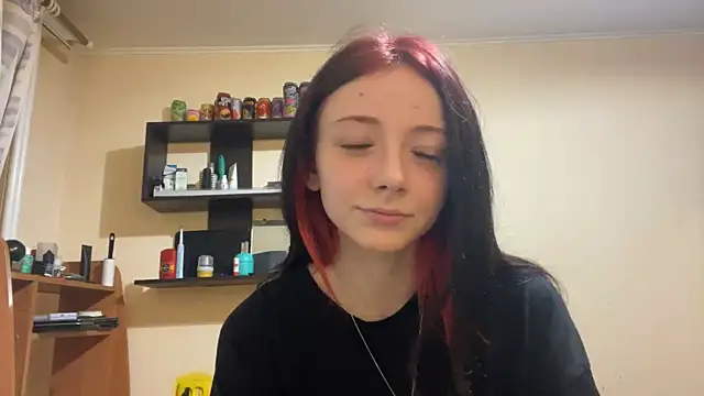 Snapshot of FlamingRoses chatting on 6, 7, 2026 FlamingRoses online show from 6, 7, 2026