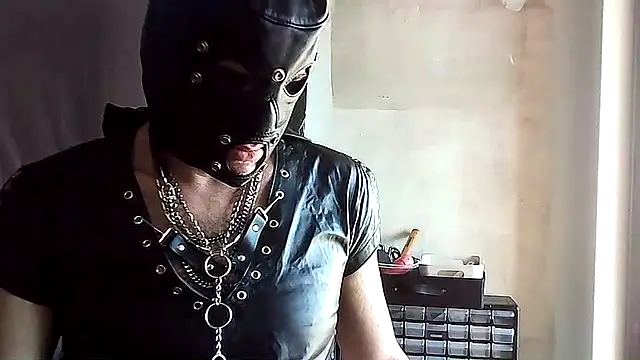 Snapshot of mikey-s-cort chatting on 4, 7, 2026 mikey-s-cort online show from 4, 7, 2026