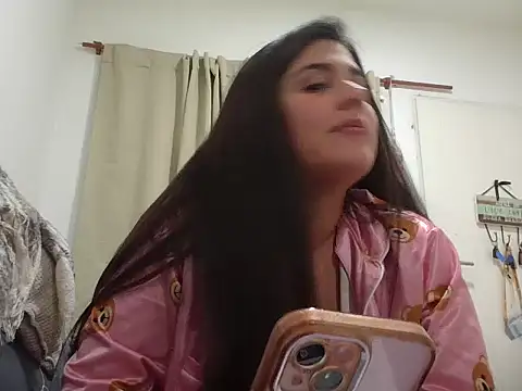 Snapshot of Nellaluxe chatting on 6, 7, 2026 Nellaluxe online show from 6, 7, 2026