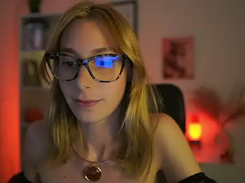 RachelMoore18 online show from 6, 7, 2026