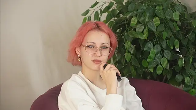 ErmelindaRottner online show from 8, 7, 2026