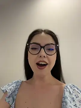 Snapshot of KaylaLewyss chatting on 7, 7, 2026 KaylaLewyss online show from 7, 7, 2026
