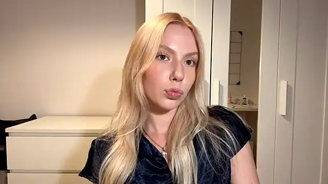 Snapshot of KerryKausch chatting on 15, 7, 2026 KerryKausch online show from 15, 7, 2026