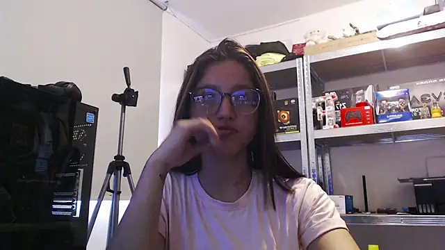 Snapshot of Luna_sweetie_ chatting on 9, 7, 2026 Luna sweetie online show from 9, 7, 2026