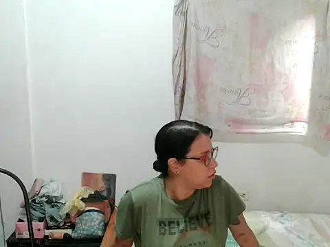 Snapshot of Rosu_86 chatting on 9, 7, 2026 Rosu 86 online show from 9, 7, 2026
