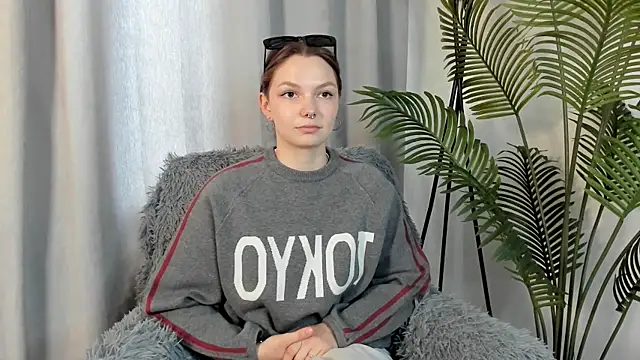 Snapshot of EmilieFerullo chatting on 9, 7, 2026 EmilieFerullo online show from 9, 7, 2026