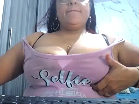 Snapshot of PaholaBigtits chatting on 23, 7, 2026 PaholaBigtits online show from 23, 7, 2026