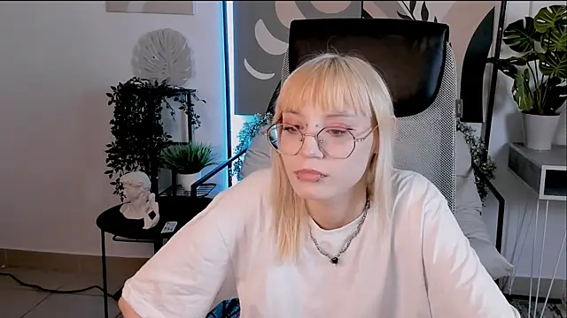 ReminaMeow online show from 14, 7, 2026
