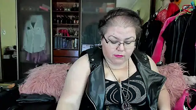 KaryQueen online show from 13, 2, 2025