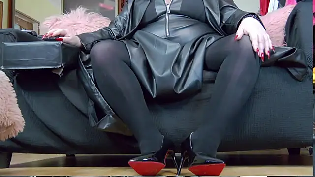 KaryQueen online show from 6, 1, 2026