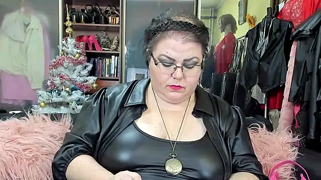 KaryQueen online show from 2, 1, 2025