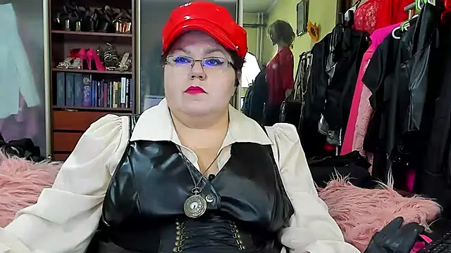 KaryQueen online show from 25, 2, 2025