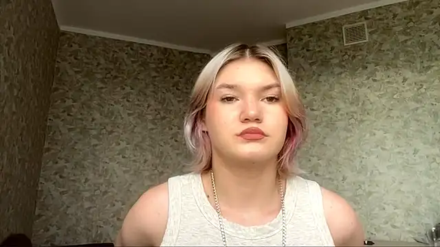 Snapshot of PearlyCafferky chatting on 9, 7, 2026 PearlyCafferky online show from 9, 7, 2026