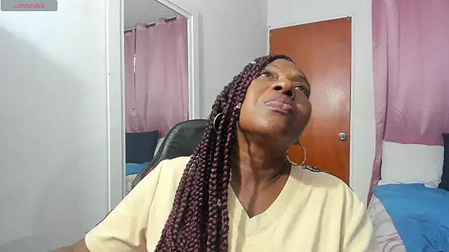 LupeAdams online show from 7, 4, 2026