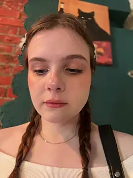 Snapshot of Lunabelle_ chatting on 17, 7, 2026 Lunabelle online show from 17, 7, 2026