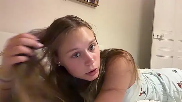 Snapshot of byhelo7 chatting on 12, 7, 2026 byhelo7 online show from 12, 7, 2026