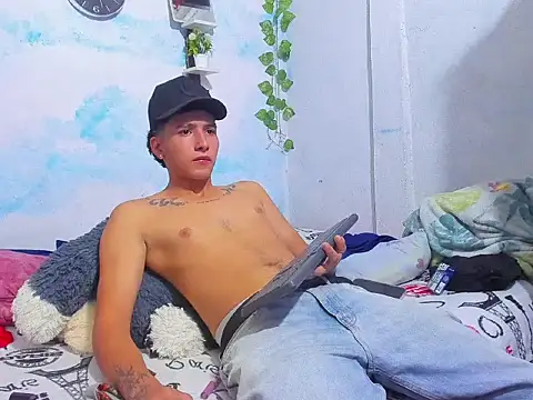 Snapshot of aaron_mercury_x chatting on 17, 7, 2026 aaron mercury x online show from 17, 7, 2026