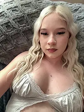 Snapshot of Chloebabyluv chatting on 14, 7, 2026 Chloebabyluv online show from 14, 7, 2026