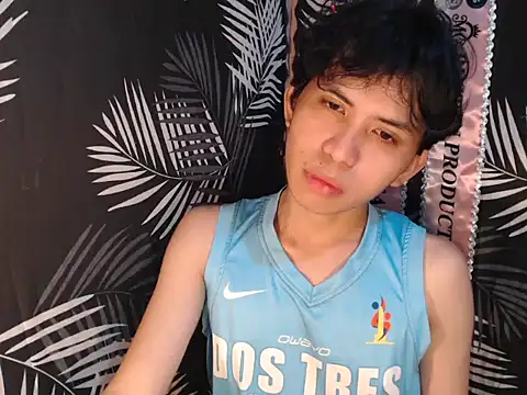Snapshot of UrasianFemboy chatting on 17, 7, 2026 UrasianFemboy online show from 17, 7, 2026