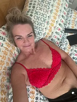 Holly-BlondeMILF44 online show from 16, 7, 2026