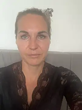 Snapshot of ElaraRose- chatting on 17, 7, 2026 ElaraRose- online show from 17, 7, 2026