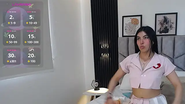 Snapshot of Bella_Cute_01 chatting on 17, 7, 2026 Bella Cute 01 online show from 17, 7, 2026