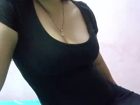 Snapshot of KIARA_THE__QUEEN chatting on 17, 7, 2026 KIARA THE QUEEN online show from 17, 7, 2026