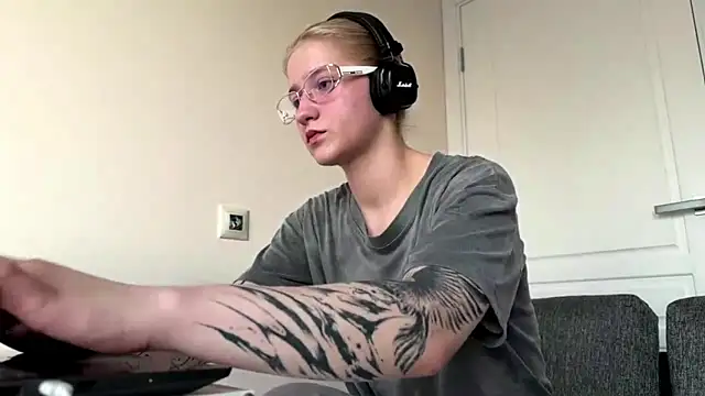 Snapshot of Litliu chatting on 17, 7, 2026 Litliu online show from 17, 7, 2026