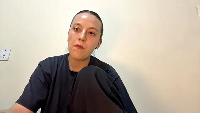 Snapshot of VeronicaFendt chatting on 22, 7, 2026 VeronicaFendt online show from 22, 7, 2026