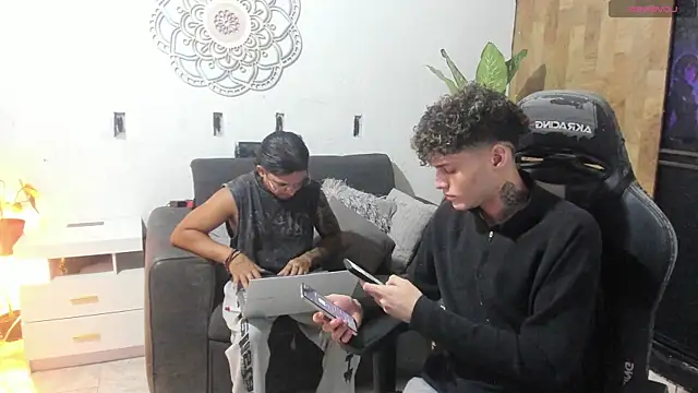 Snapshot of abrahan_y_alejo chatting on 4, 8, 2026 abrahan y alejo online show from 4, 8, 2026