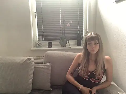 LaraaMaxx online show from 27, 7, 2026