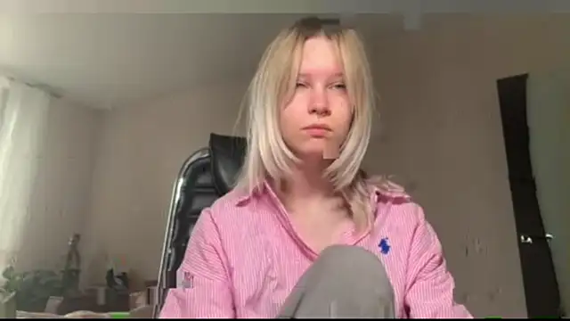 Snapshot of JessicaLowland chatting on 22, 7, 2026 JessicaLowland online show from 22, 7, 2026