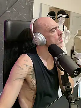 Snapshot of logan2kelly chatting on 1, 8, 2026 logan2kelly online show from 1, 8, 2026