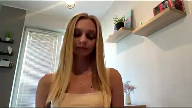 Snapshot of Lifeof_blonde chatting on 24, 7, 2026 Lifeof blonde online show from 24, 7, 2026