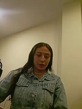 Snapshot of caroline_bennett chatting on 24, 7, 2026 caroline bennett online show from 24, 7, 2026