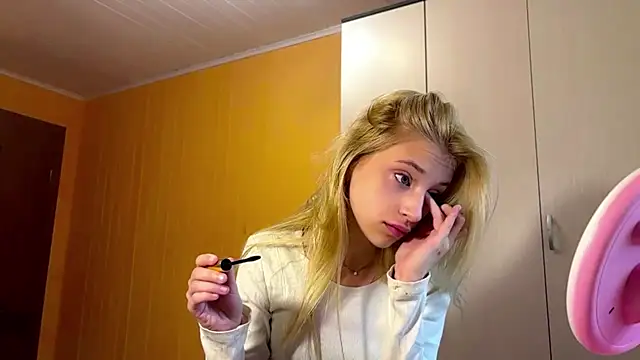 FiveFootBlonde online show from 24, 7, 2026