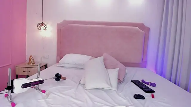 Snapshot of AmandaLourens chatting on 28, 7, 2026 AmandaLourens online show from 28, 7, 2026