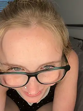 Snapshot of Kat_peachyy26 chatting on 23, 7, 2026 Kat peachyy26 online show from 23, 7, 2026
