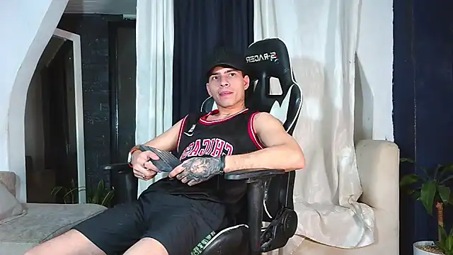 Snapshot of Dereek_hott chatting on 23, 7, 2026 Dereek hott online show from 23, 7, 2026