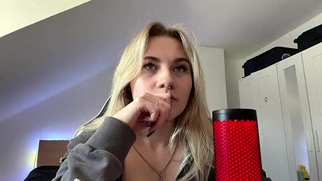Snapshot of tutsiecutie chatting on 24, 7, 2026 tutsiecutie online show from 24, 7, 2026