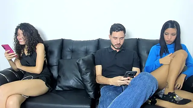 Snapshot of Royal_Threesome18 chatting on 24, 7, 2026 Royal Threesome18 online show from 24, 7, 2026