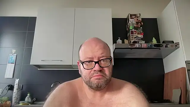 Snapshot of theitalianbear chatting on 6, 7, 2026 theitalianbear online show from 6, 7, 2026