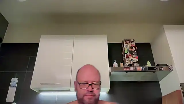Snapshot of theitalianbear chatting on 9, 7, 2026 theitalianbear online show from 9, 7, 2026