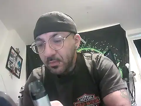 Snapshot of MagicStickBoy chatting on 3, 4, 2026 MagicStickBoy online show from 3, 4, 2026
