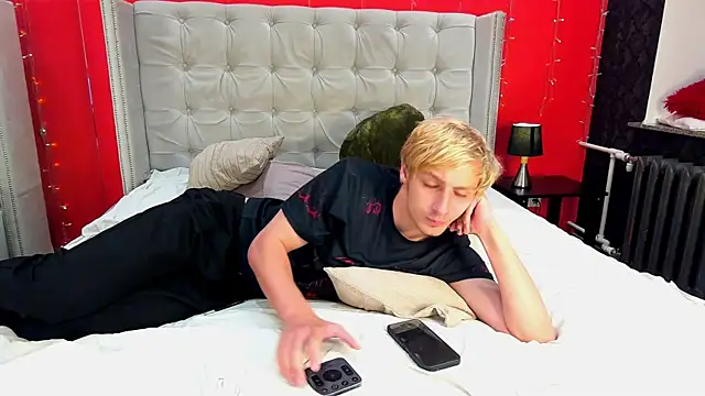 Snapshot of DamonLux_ chatting on 27, 7, 2026 DamonLux online show from 27, 7, 2026