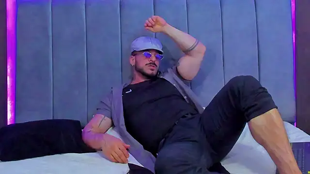 dennis coxx  online show from 28, 7, 2026
